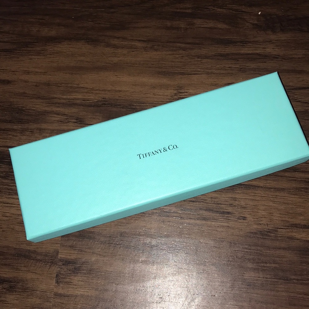 Tiffany Scarf - Picture 2 of 7
